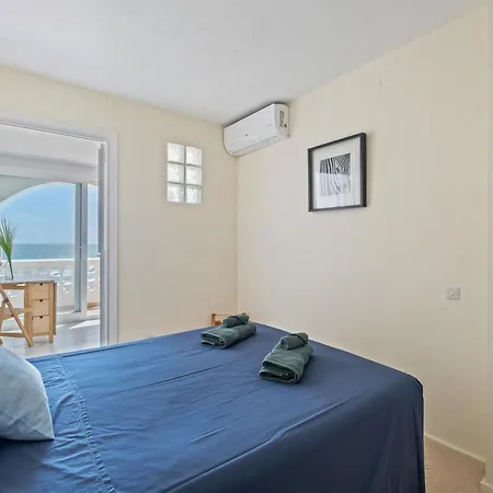 Beachfront Bliss Seaside Retreat Apartment