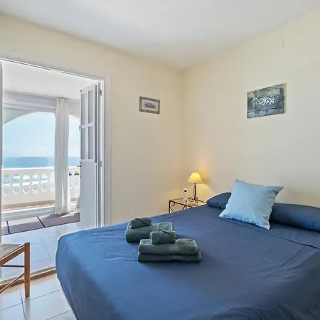 Beachfront Bliss Seaside Retreat *